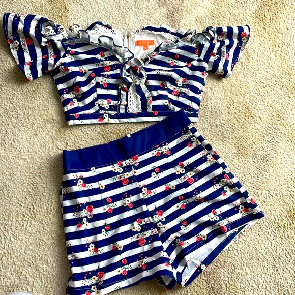 Set size L, made of fresh stretch material, it has a zipper closure on the back - Picture 4 of 4